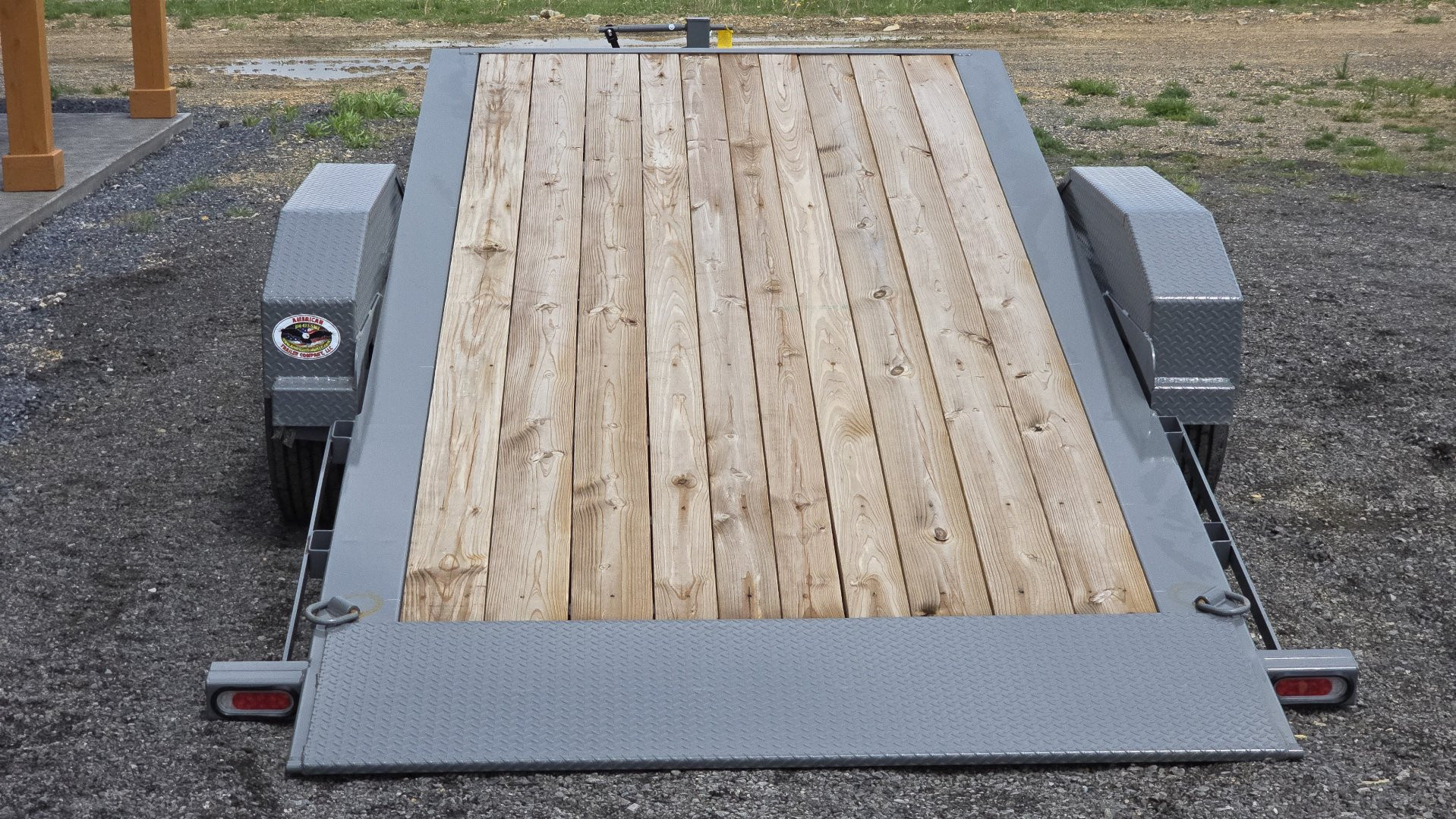 New Diamond C Split Tilt Trailer / 14.9K GVWR / 82"x20' (4' Stationary)