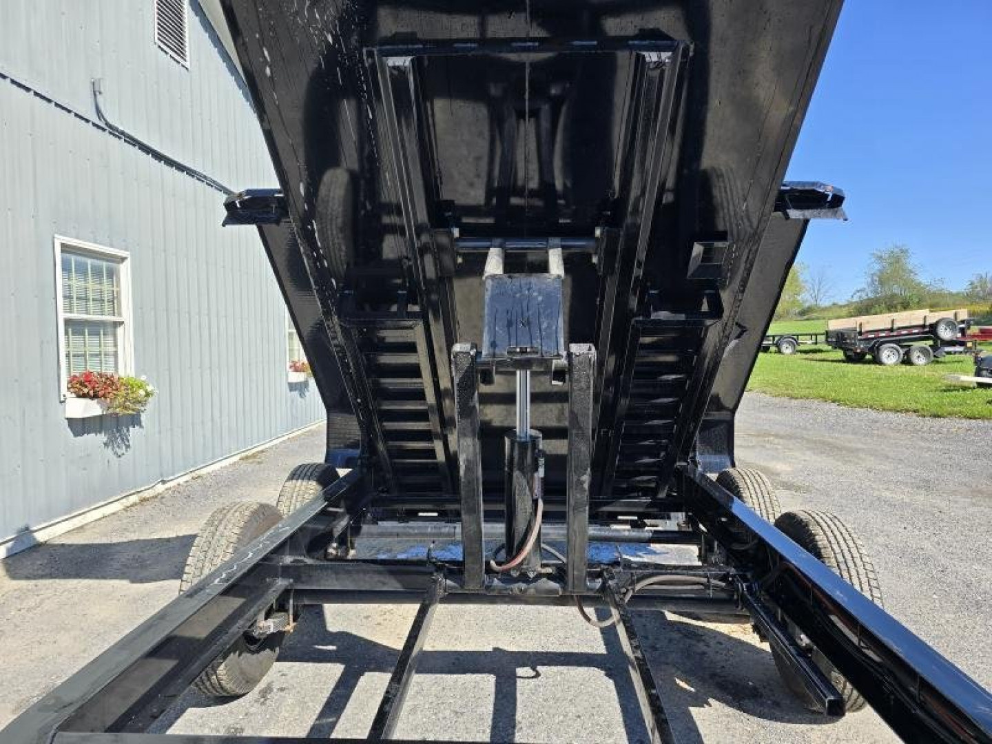 New Horizon Dump Trailer / 80"x12' / 14K GVWR / Ramps / Tarp Kit