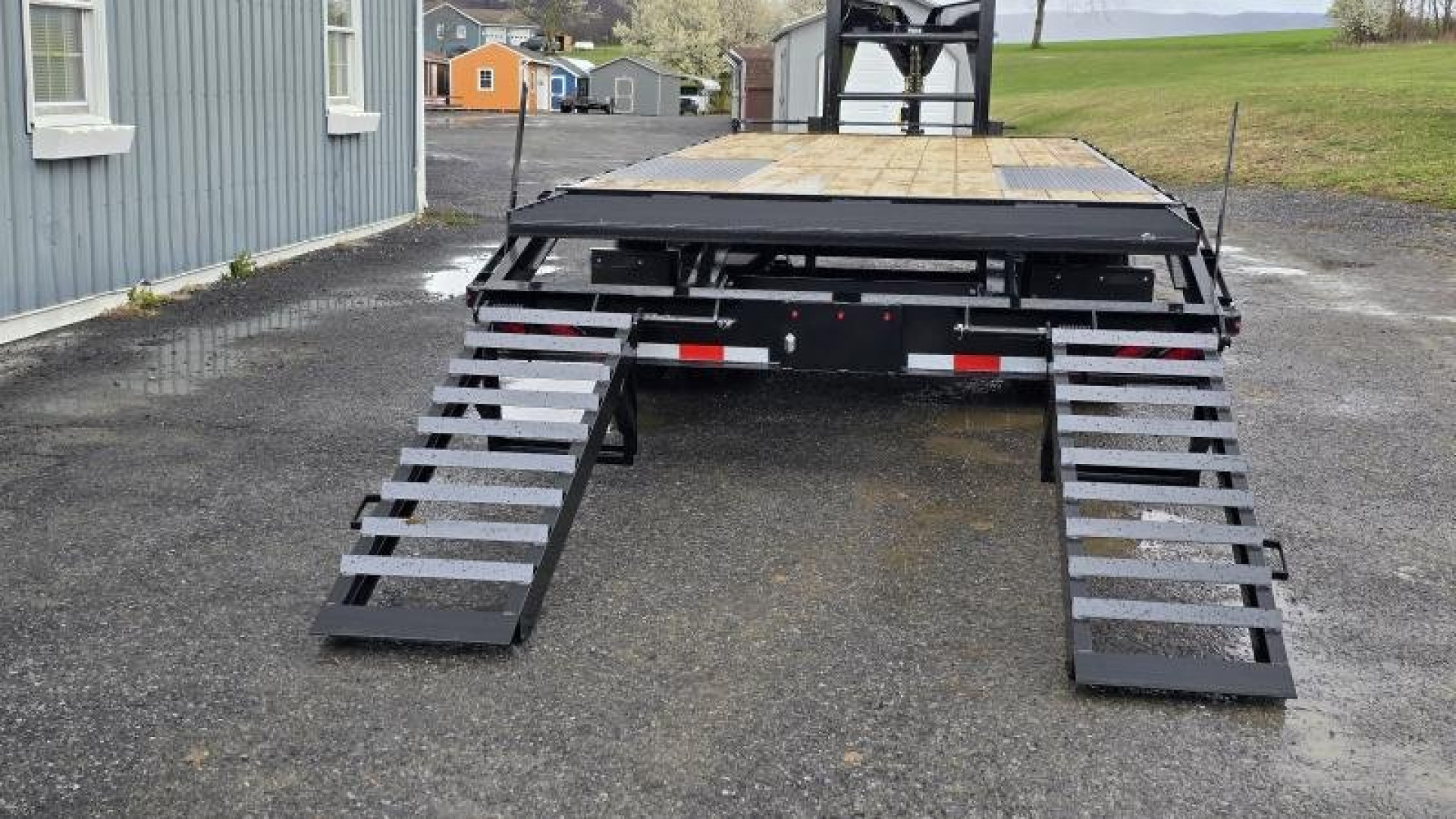 New Quality Trailers Pro Grade Gooseneck Trailer / 25' / 25K GVWR / Pop-up Dove Tail