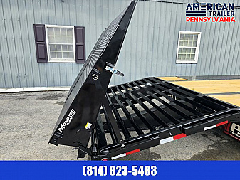 New PJ Low Pro Flatdeck Dually Gooseneck Trailer / 25K GVWR / 30'