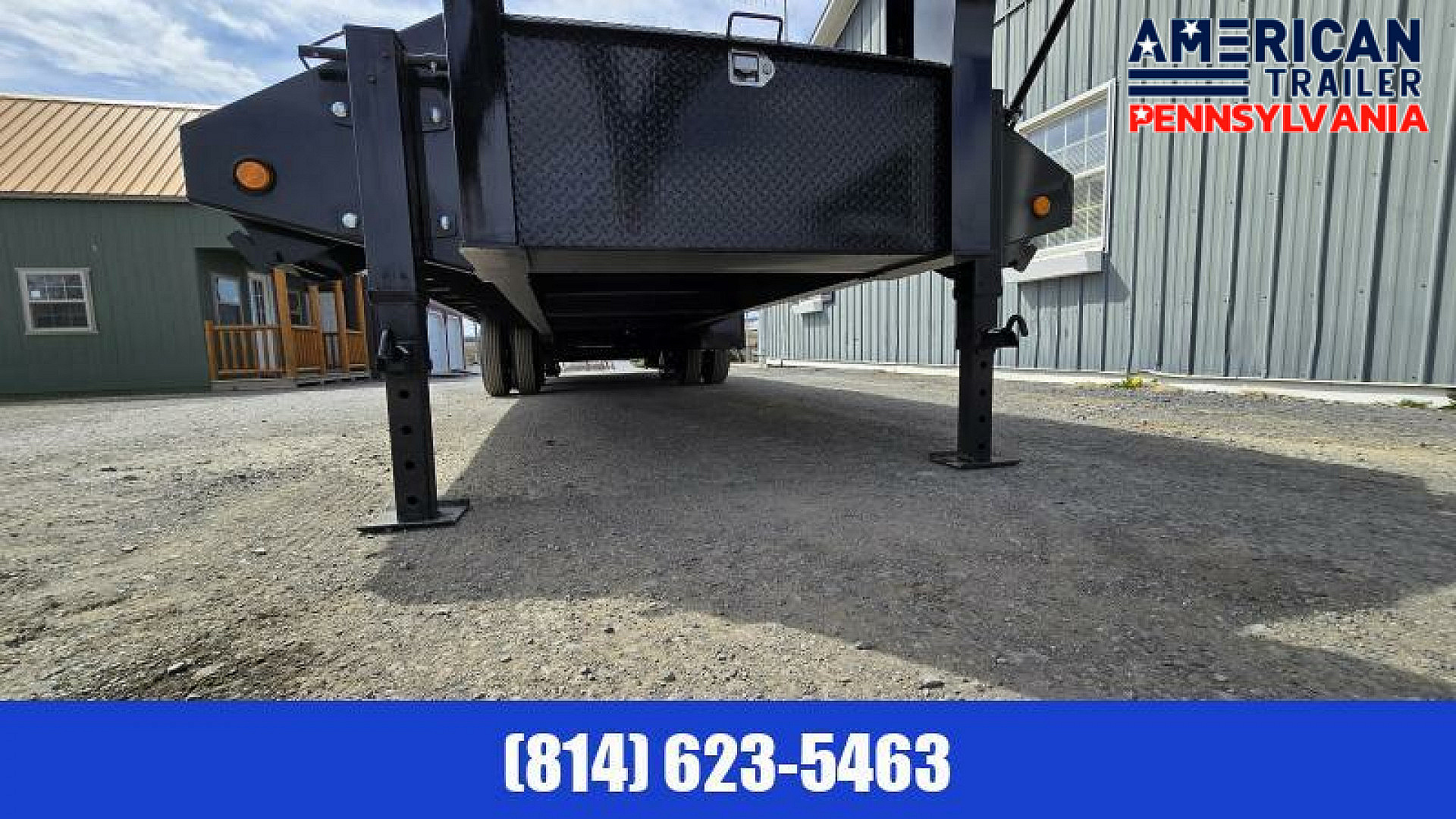 New PJ Low Pro Gooseneck with Hydraulic Dove / 25K GVWR / 32'