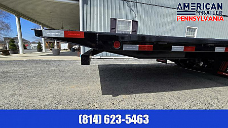 New PJ Low Pro Gooseneck with Hydraulic Dove / 25K GVWR / 32'