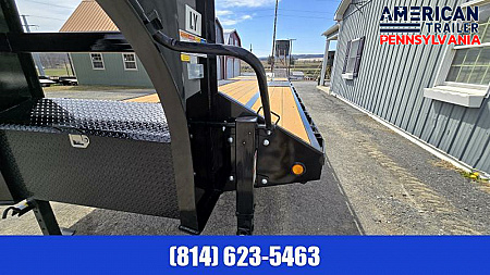 New PJ Low Pro Gooseneck with Hydraulic Dove / 25K GVWR / 32'