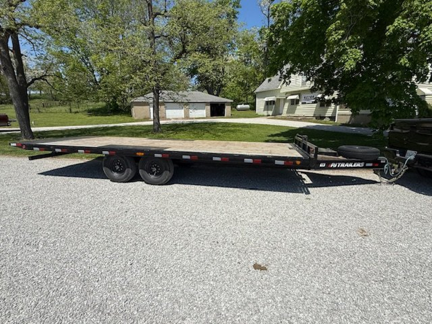 Used 2023 PJ Trailers T8 22' 14K DECKOVER Tilt Trailer Equipment Trailer