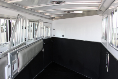 New 2025 Featherlite Trailers 3 Horse Trailer