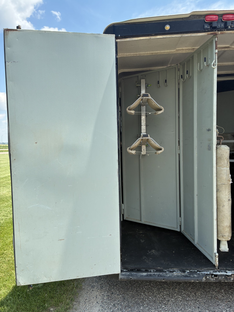 Used 1998 Trail-ET 2H Slant Load BP Horse Trailer
