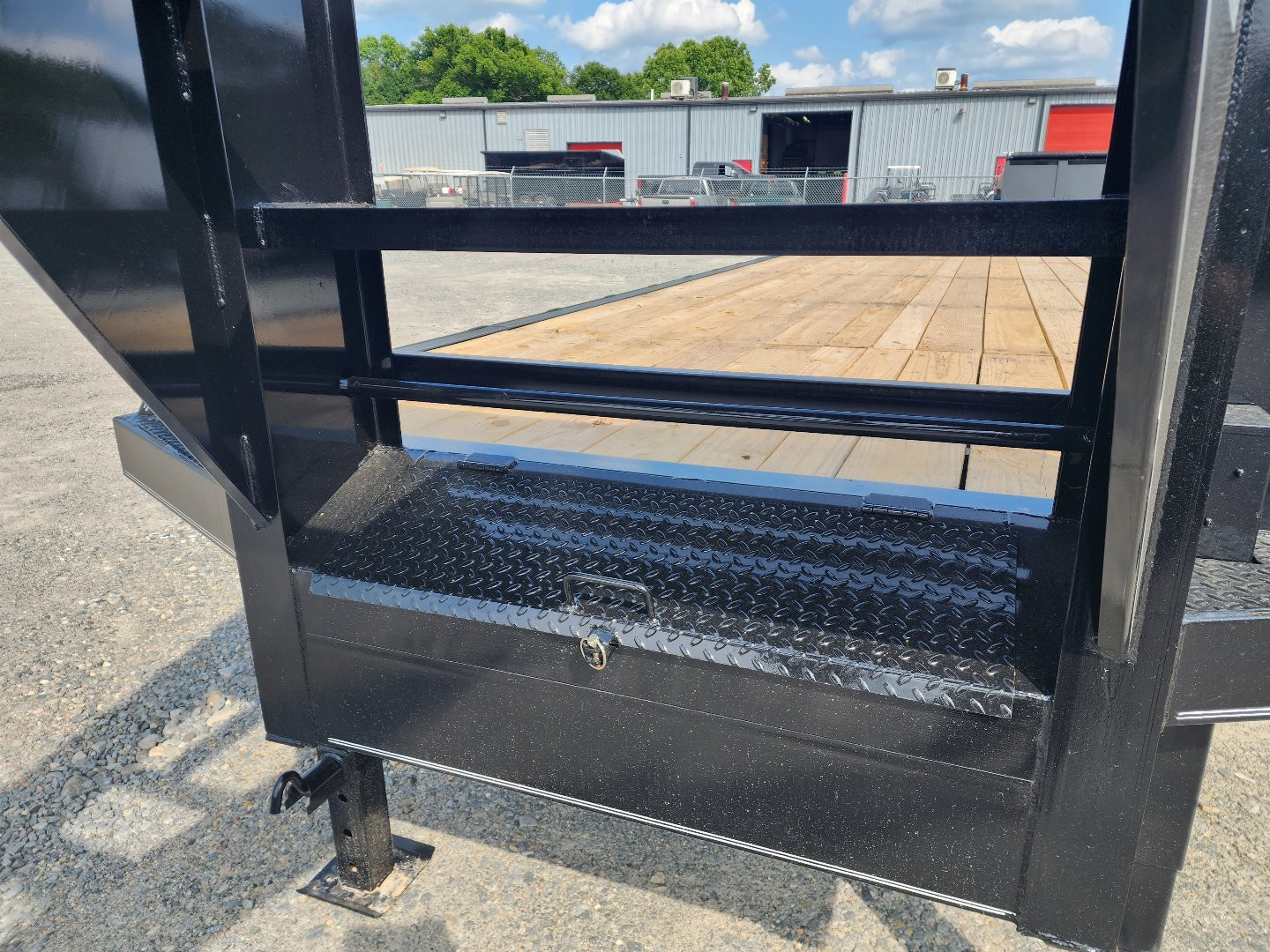 New 2025 TEXAS BRAGG TRAILERS Gooseneck 25+5 20K Flatbed Trailer