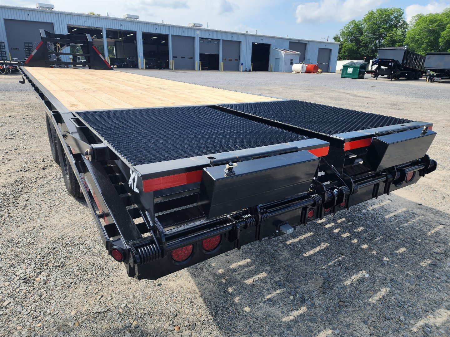 New 2025 TEXAS BRAGG TRAILERS Gooseneck 25+5 20K Flatbed Trailer