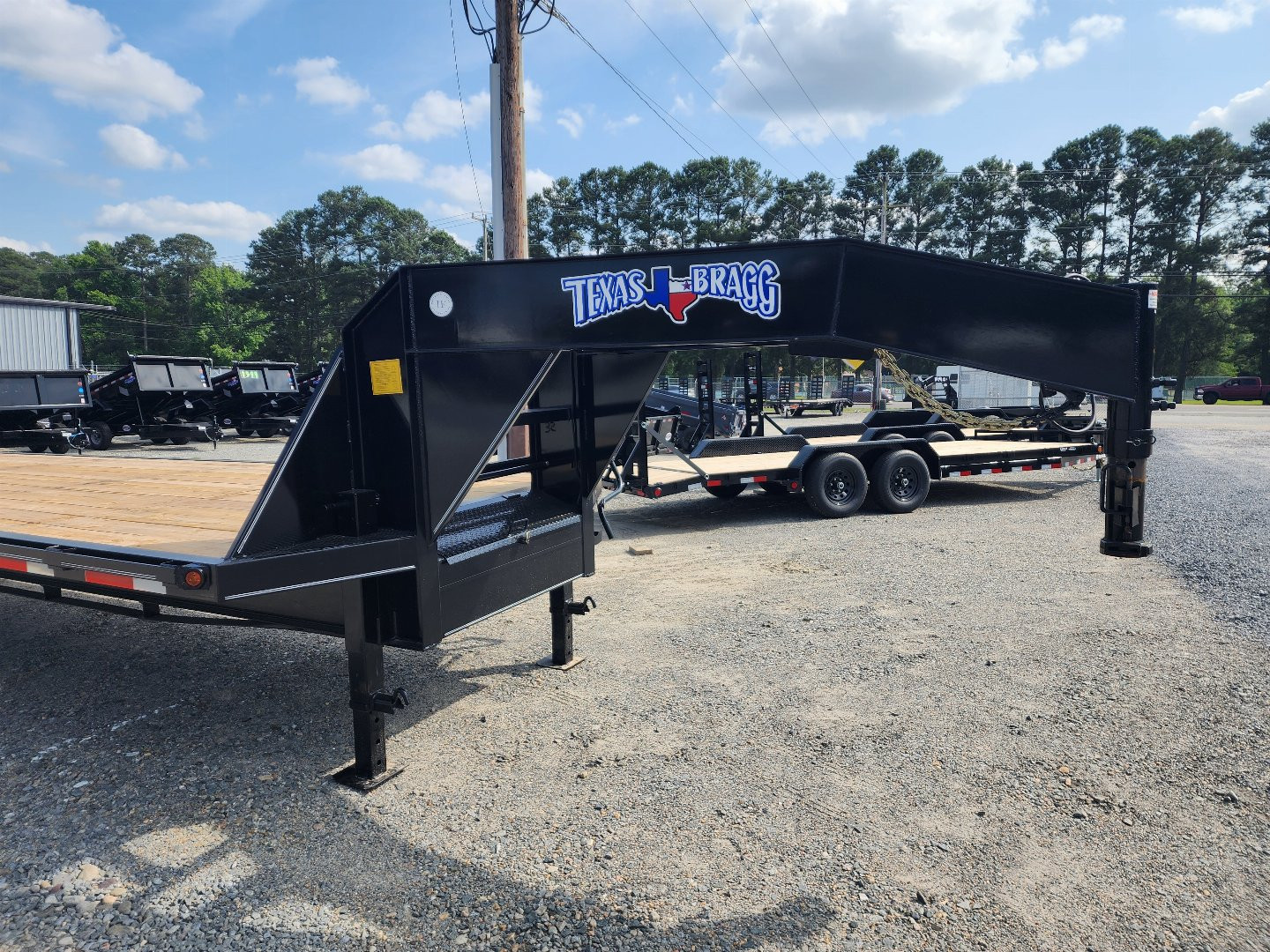 New 2025 TEXAS BRAGG TRAILERS Gooseneck 25+5 20K Flatbed Trailer