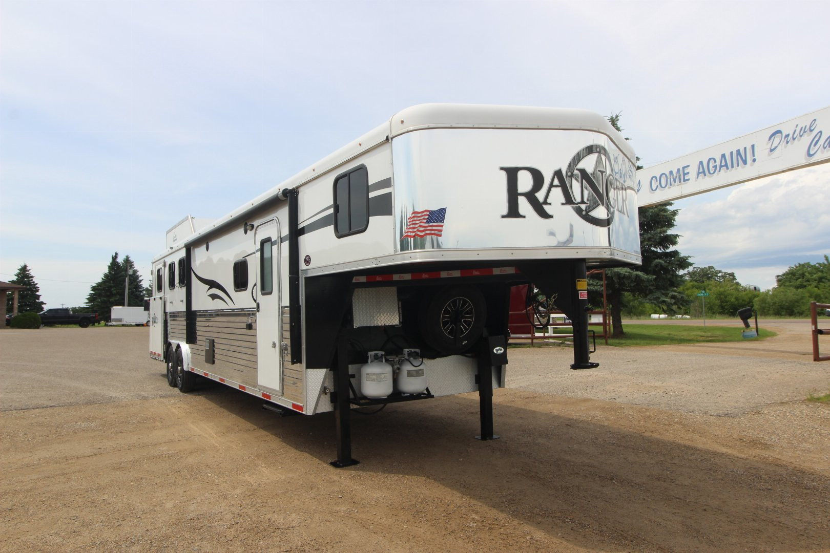Used 2017 Bison Trailers 3 Horse LQ Trailer
