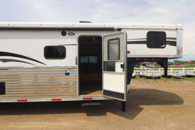 Used 2017 Bison Trailers 3 Horse LQ Trailer