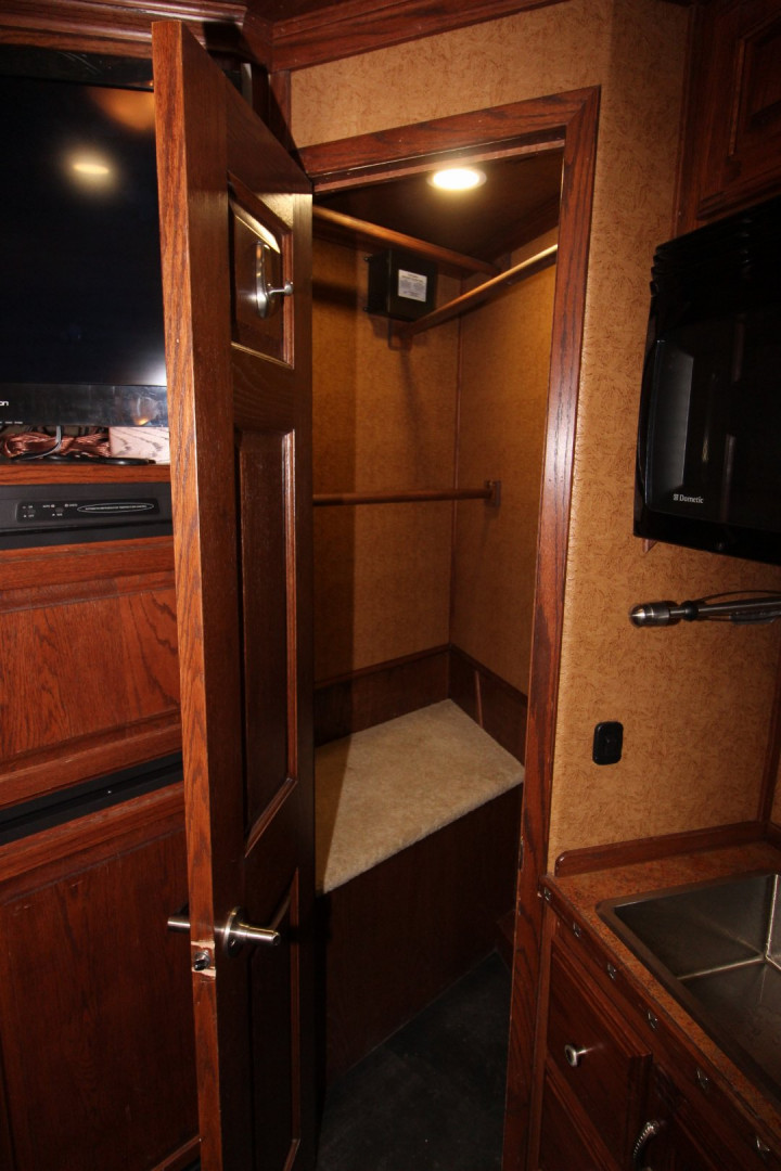 Used 2007 Bloomer 4HR 16' LQ Slide Out Horse Trailer
