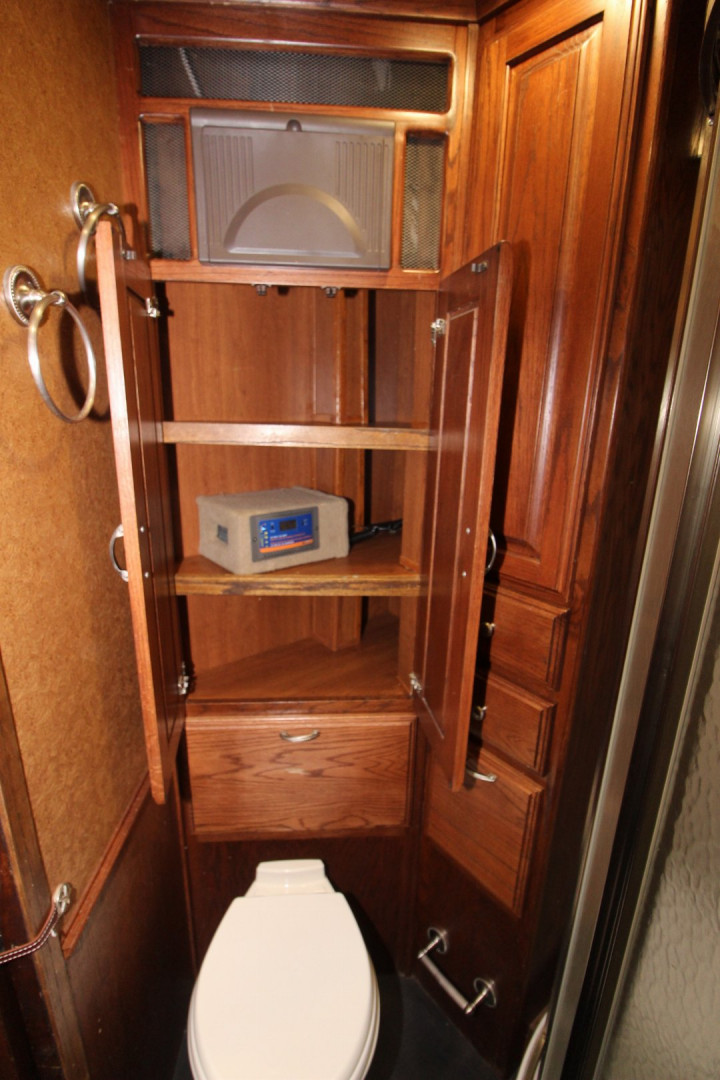 Used 2007 Bloomer 4HR 16' LQ Slide Out Horse Trailer