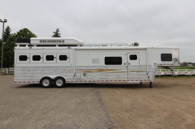 Used 2007 Bloomer 4HR 16' LQ Slide Out Horse Trailer
