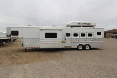 Used 2007 Bloomer 4HR 16' LQ Slide Out Horse Trailer