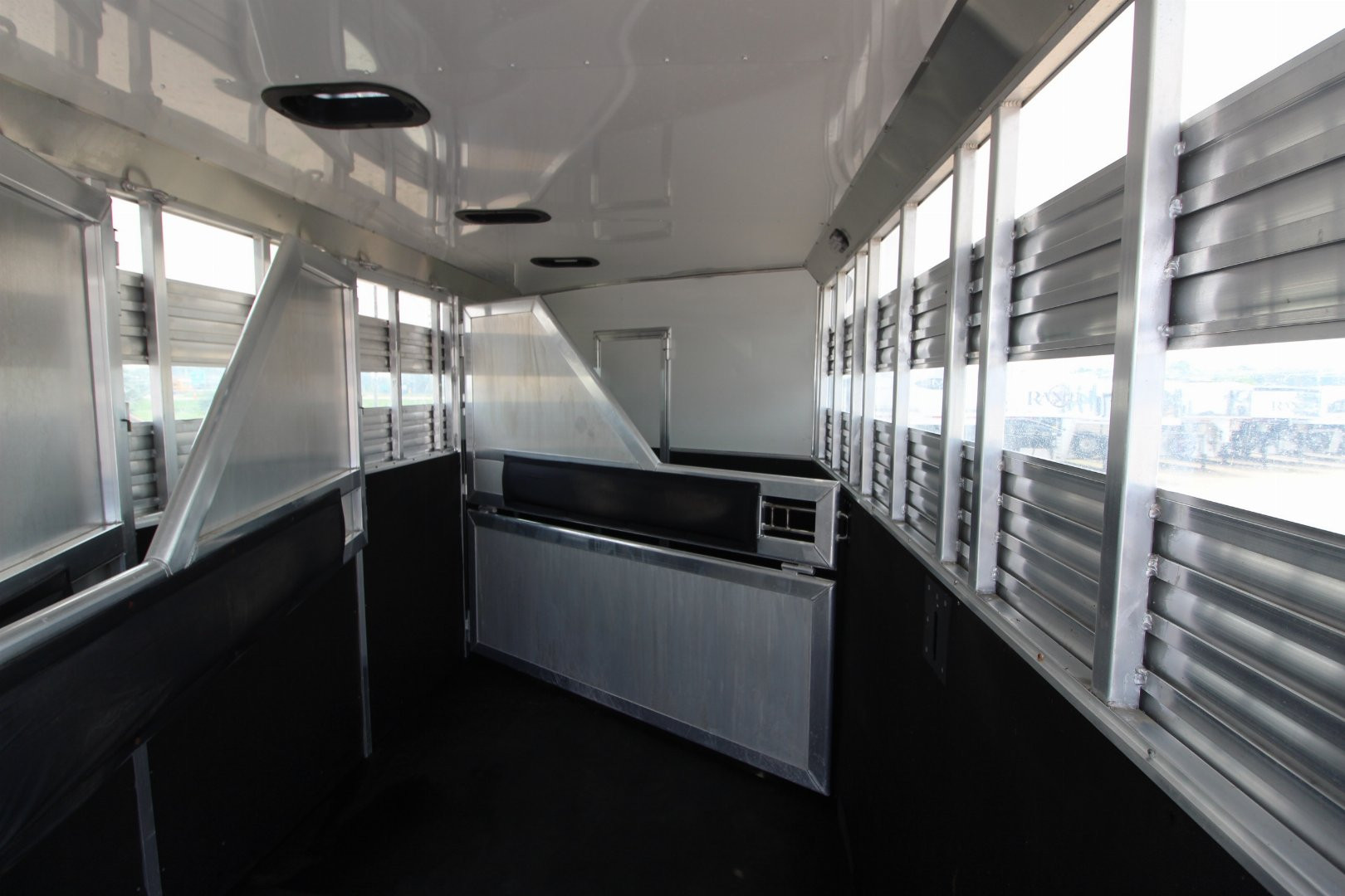Used 2014 Lakota 4HR Stock/Combo LQ Horse Trailer