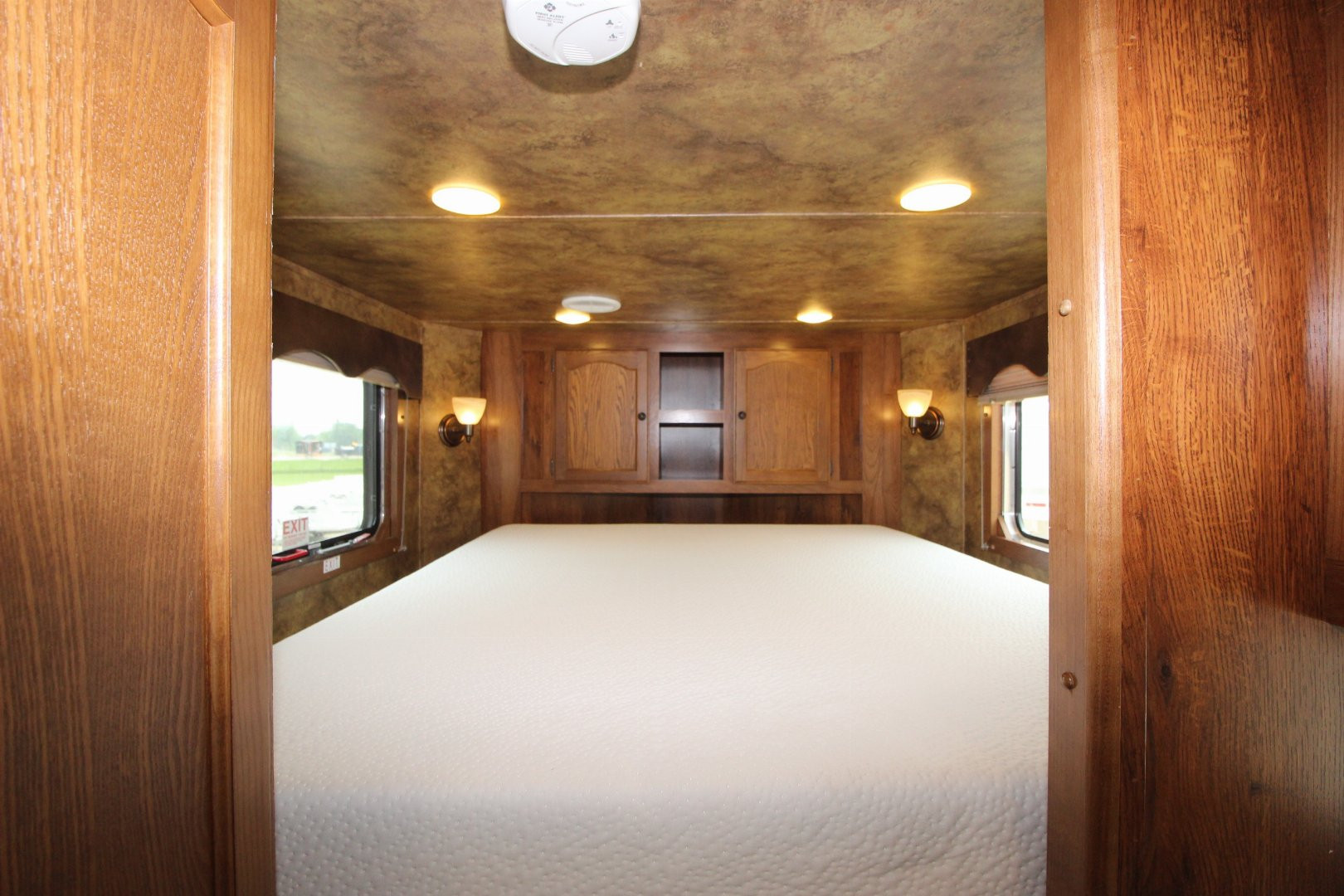 Used 2014 Lakota 4HR Stock/Combo LQ Horse Trailer