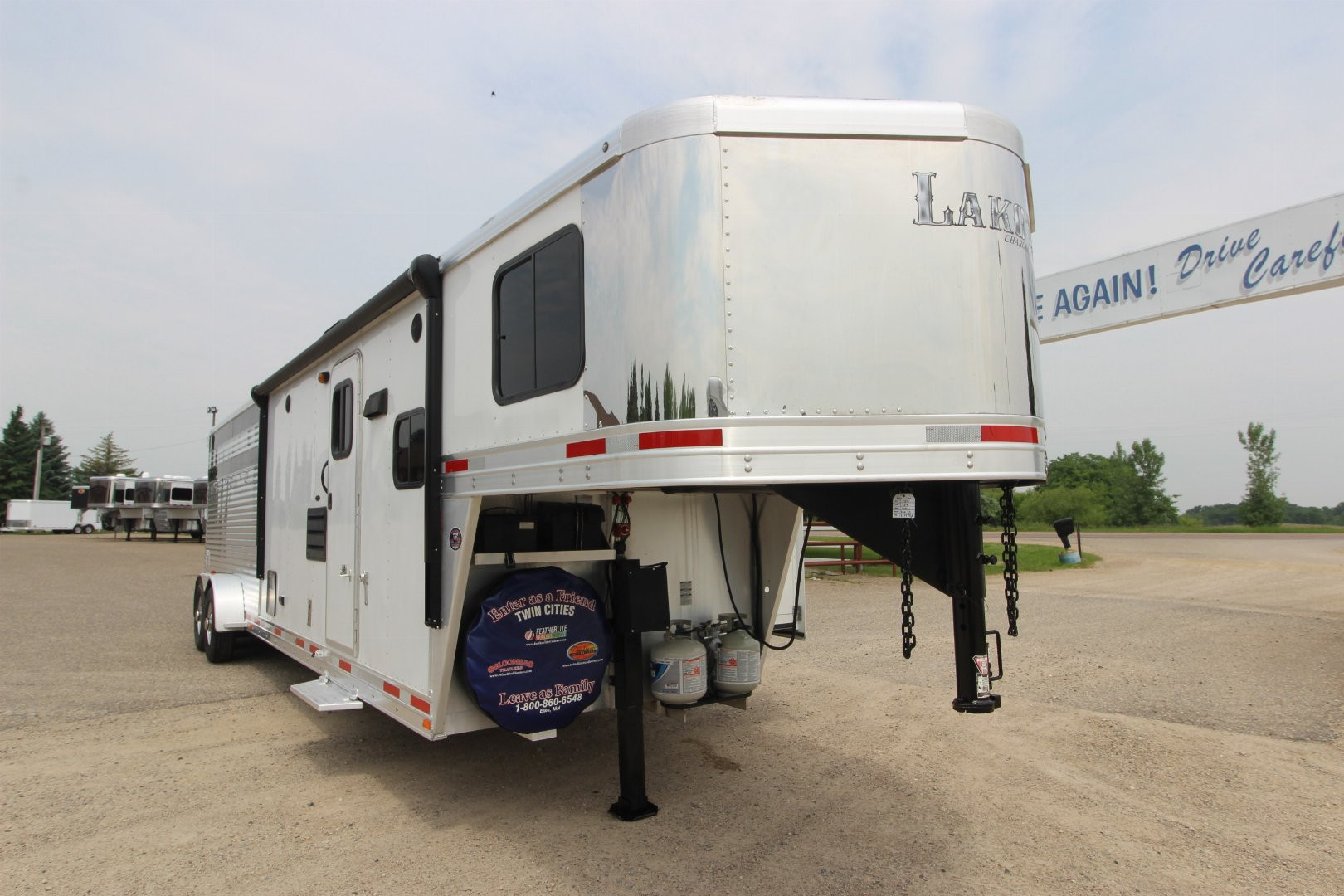 Used 2014 Lakota 4HR Stock/Combo LQ Horse Trailer