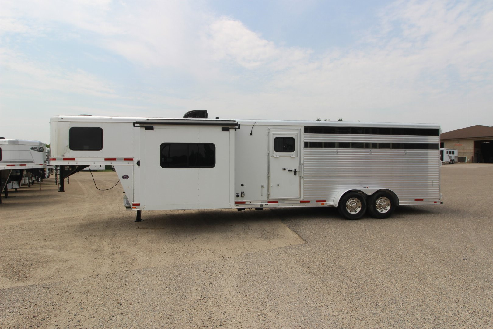 Used 2014 Lakota 4HR Stock/Combo LQ Horse Trailer