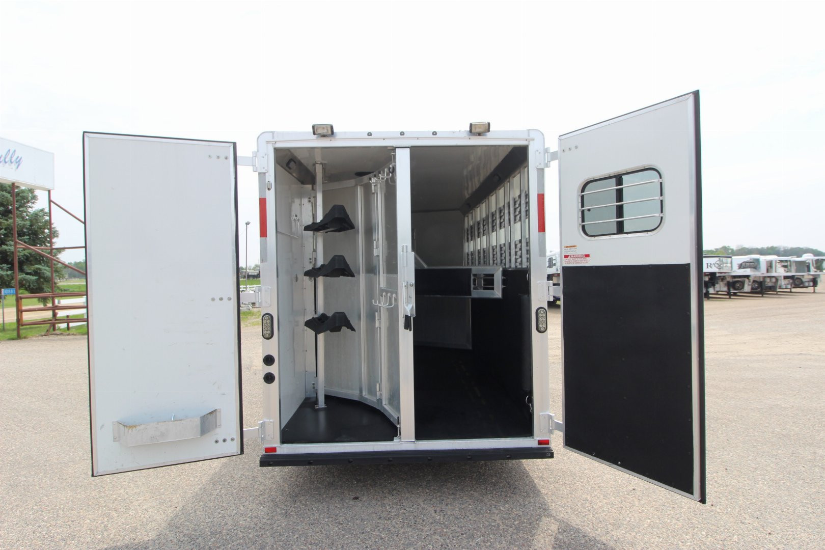 Used 2014 Lakota 4HR Stock/Combo LQ Horse Trailer
