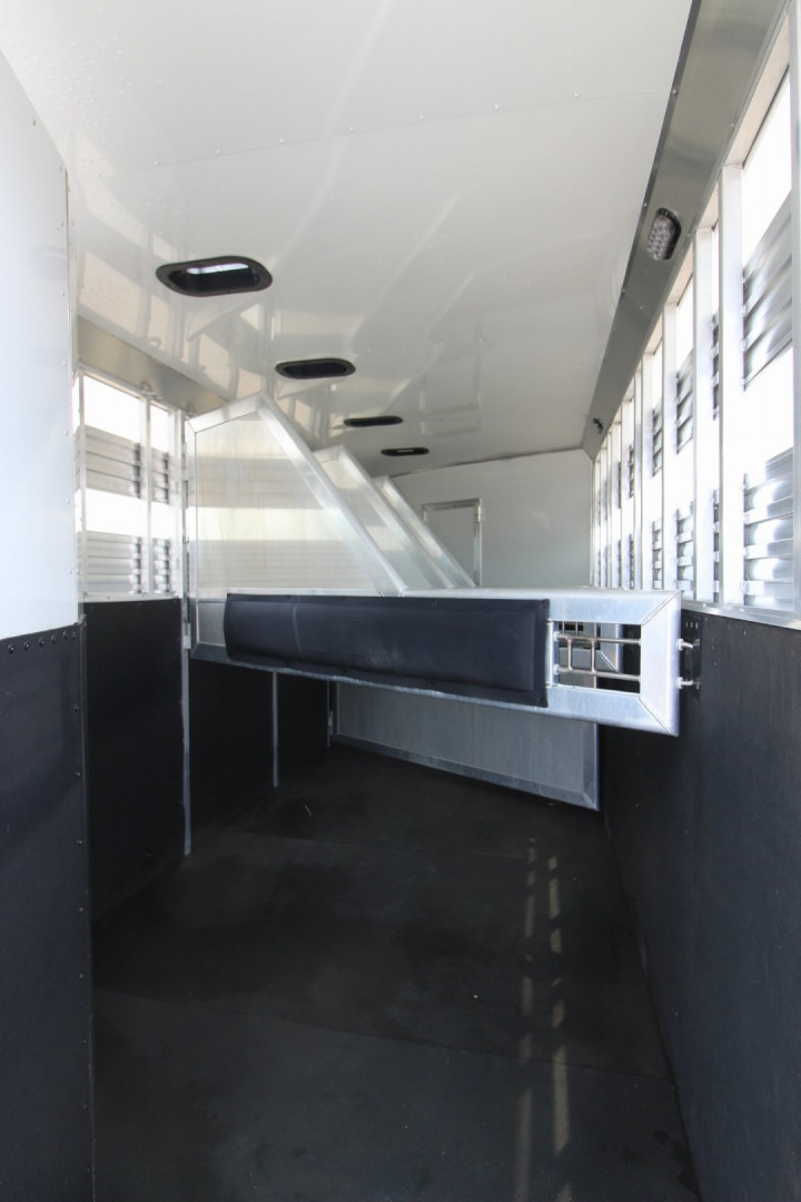 Used 2014 Lakota 4HR Stock/Combo LQ Horse Trailer