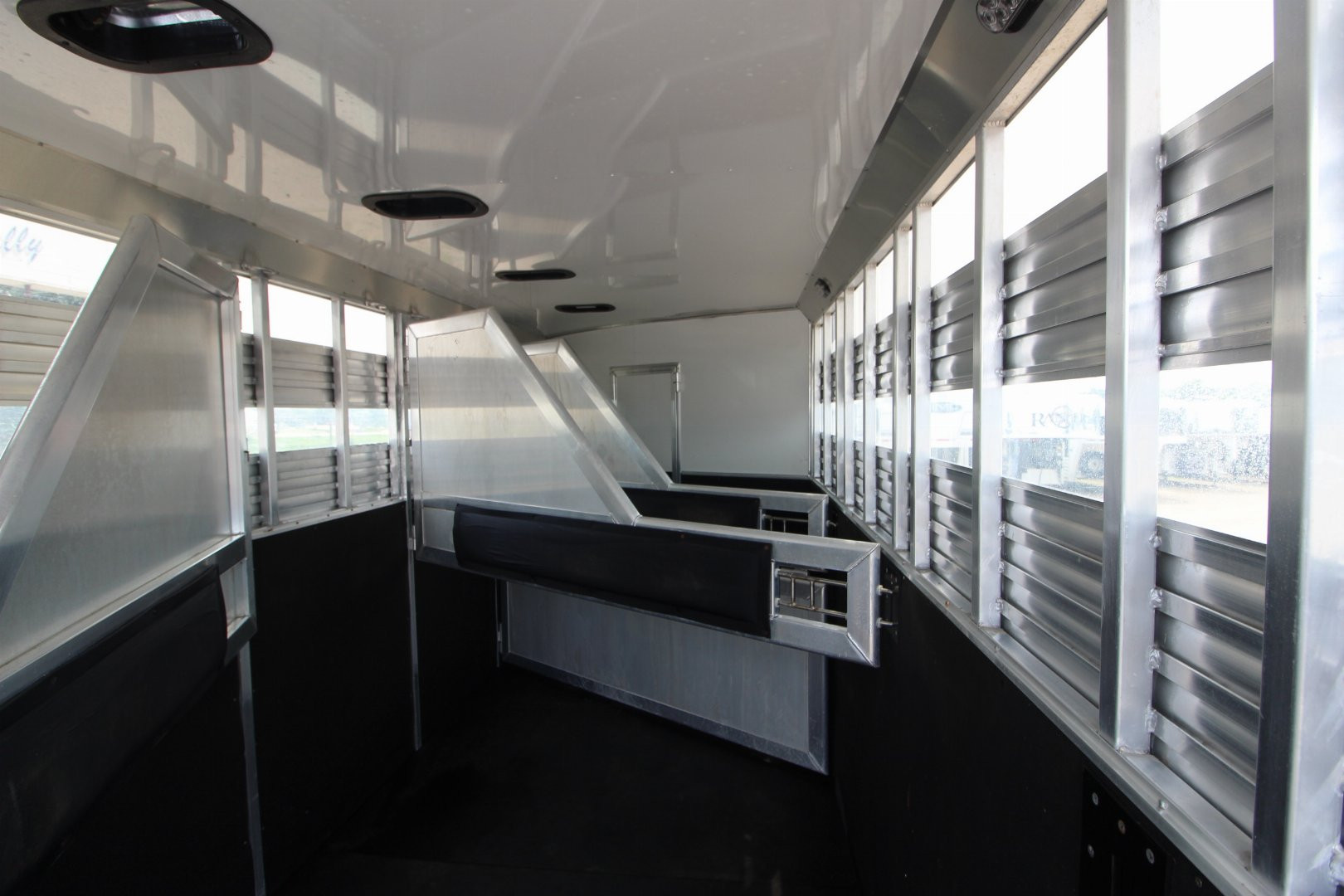 Used 2014 Lakota 4HR Stock/Combo LQ Horse Trailer