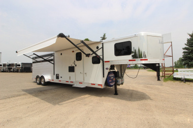 Used 2014 Lakota 4HR Stock/Combo LQ Horse Trailer
