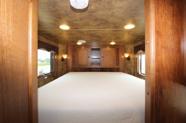 Used 2014 Lakota 4HR Stock/Combo LQ Horse Trailer