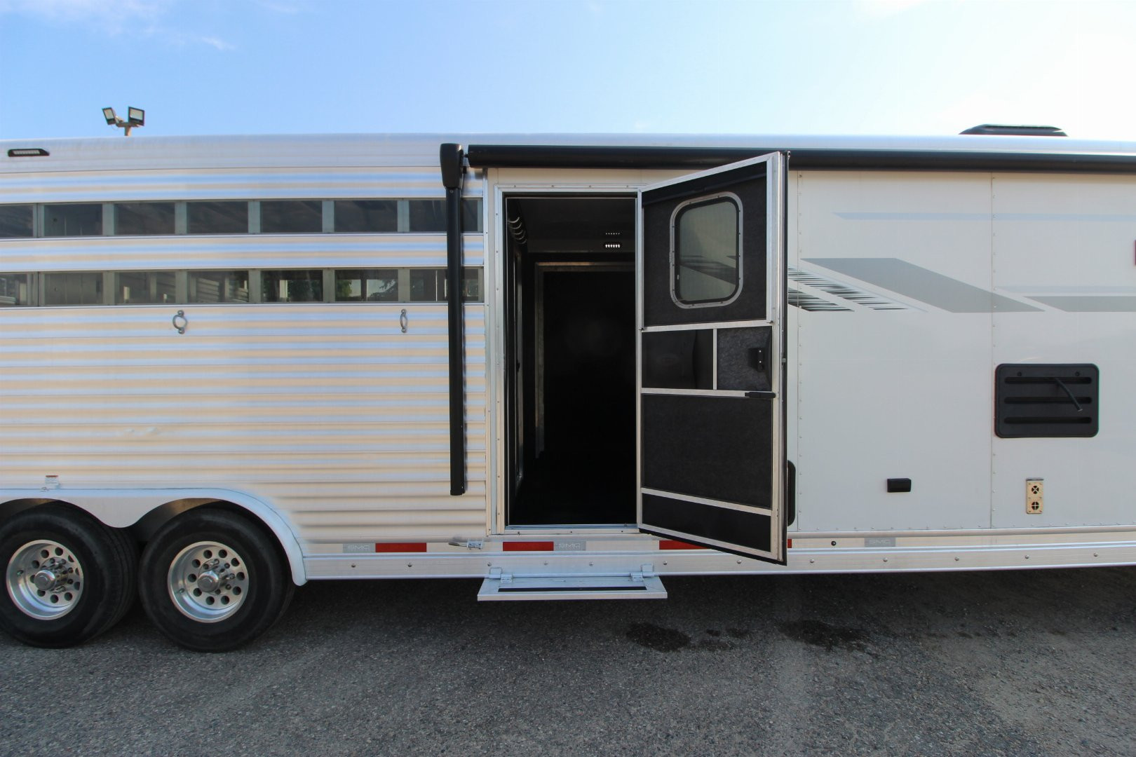 Used 2021 SMC Stock/Combo LQ Horse Trailer