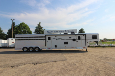 Used 2021 SMC Stock/Combo LQ Horse Trailer