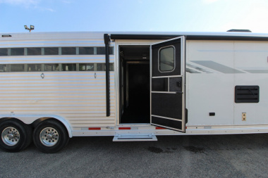 Used 2021 SMC Stock/Combo LQ Horse Trailer