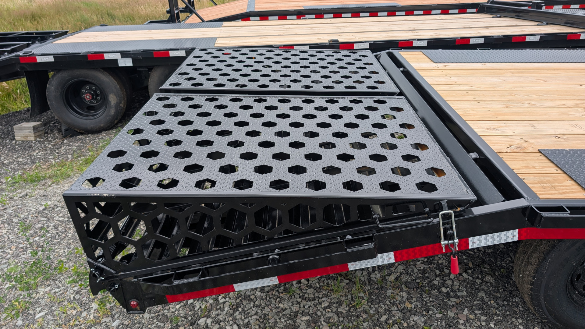 New 2025 Belmont 20+4 Deckover Tagalong w/ Full Width Wedge Ramps