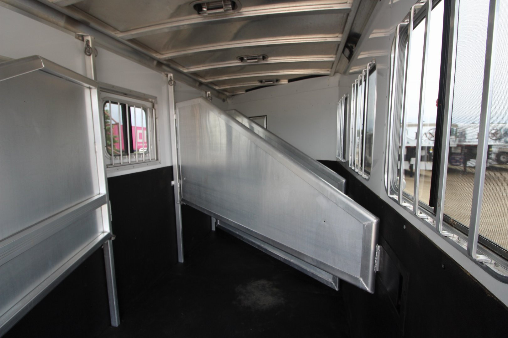 Used 2015 Exiss Trailers 4HR 10' LQ Slide Horse Trailer