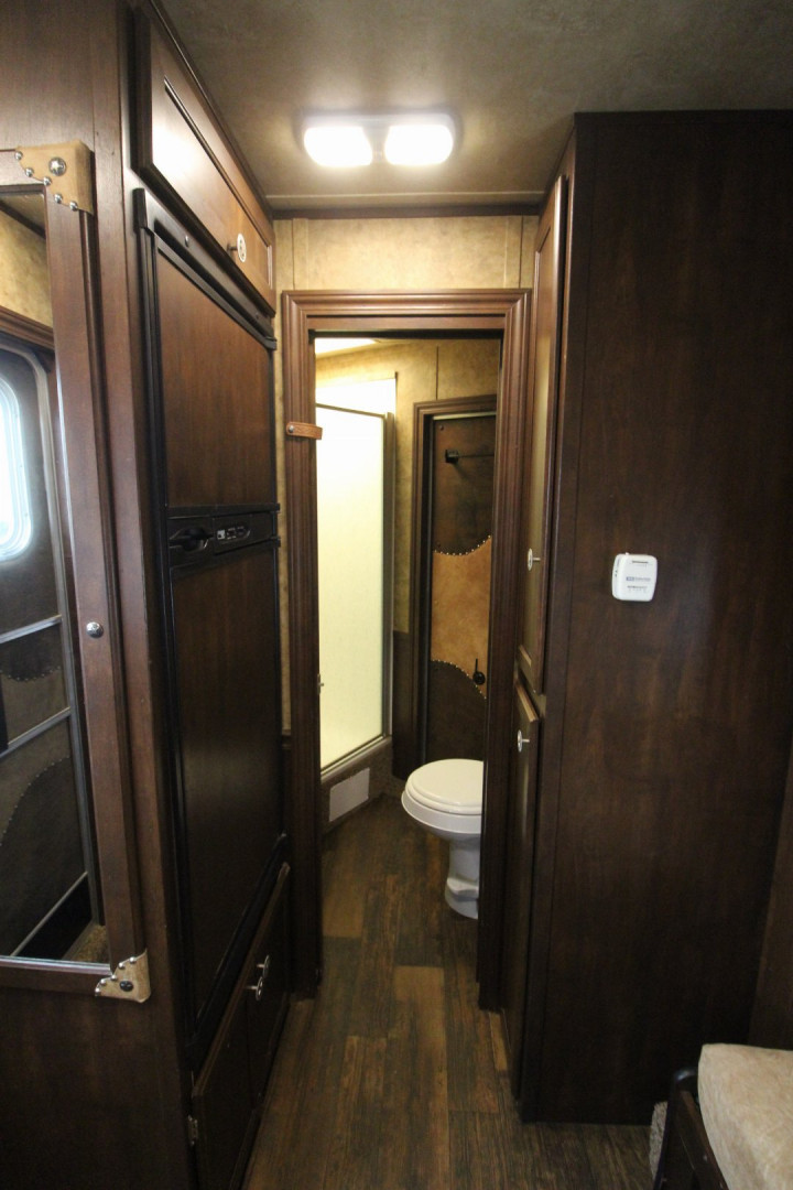 Used 2015 Exiss Trailers 4HR 10' LQ Slide Horse Trailer
