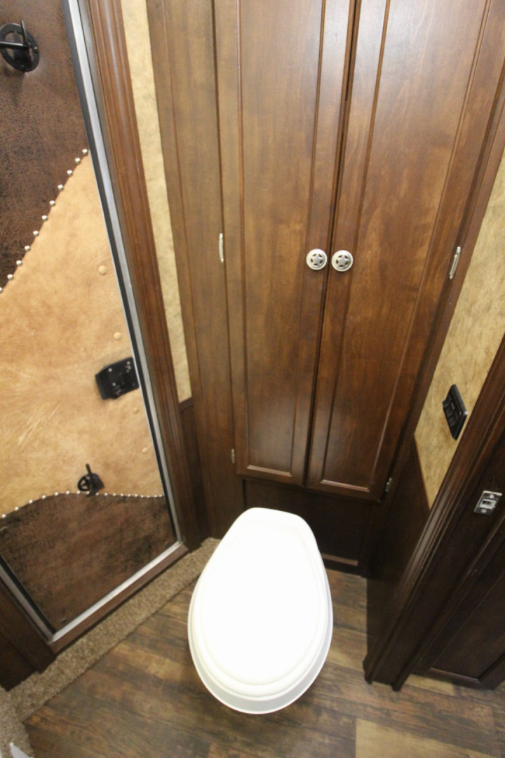 Used 2015 Exiss Trailers 4HR 10' LQ Slide Horse Trailer