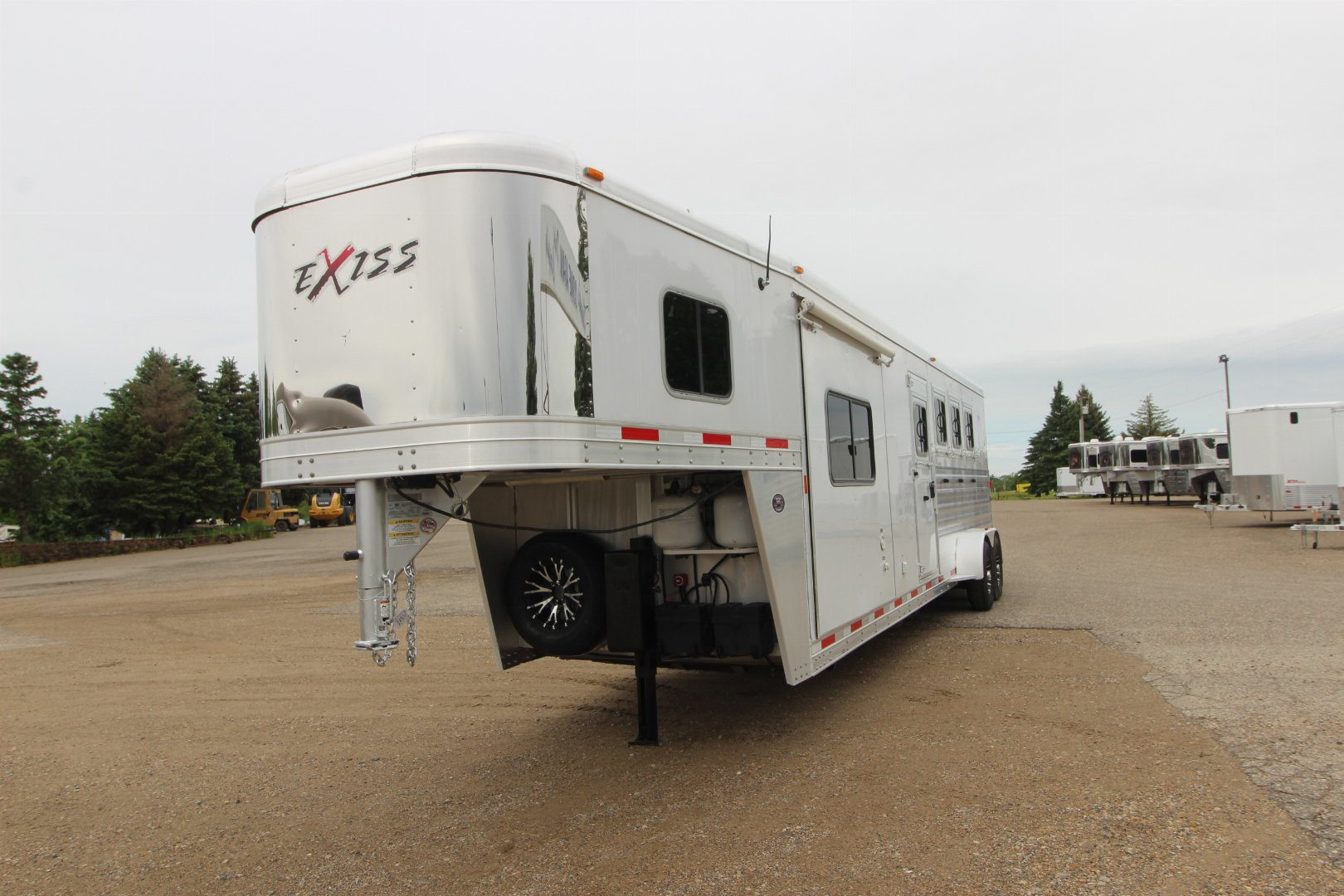 Used 2015 Exiss Trailers 4HR 10' LQ Slide Horse Trailer