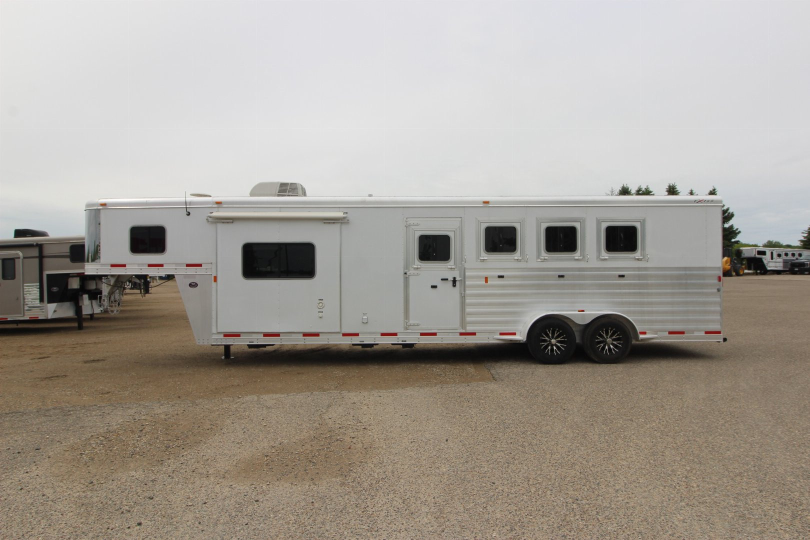 Used 2015 Exiss Trailers 4HR 10' LQ Slide Horse Trailer