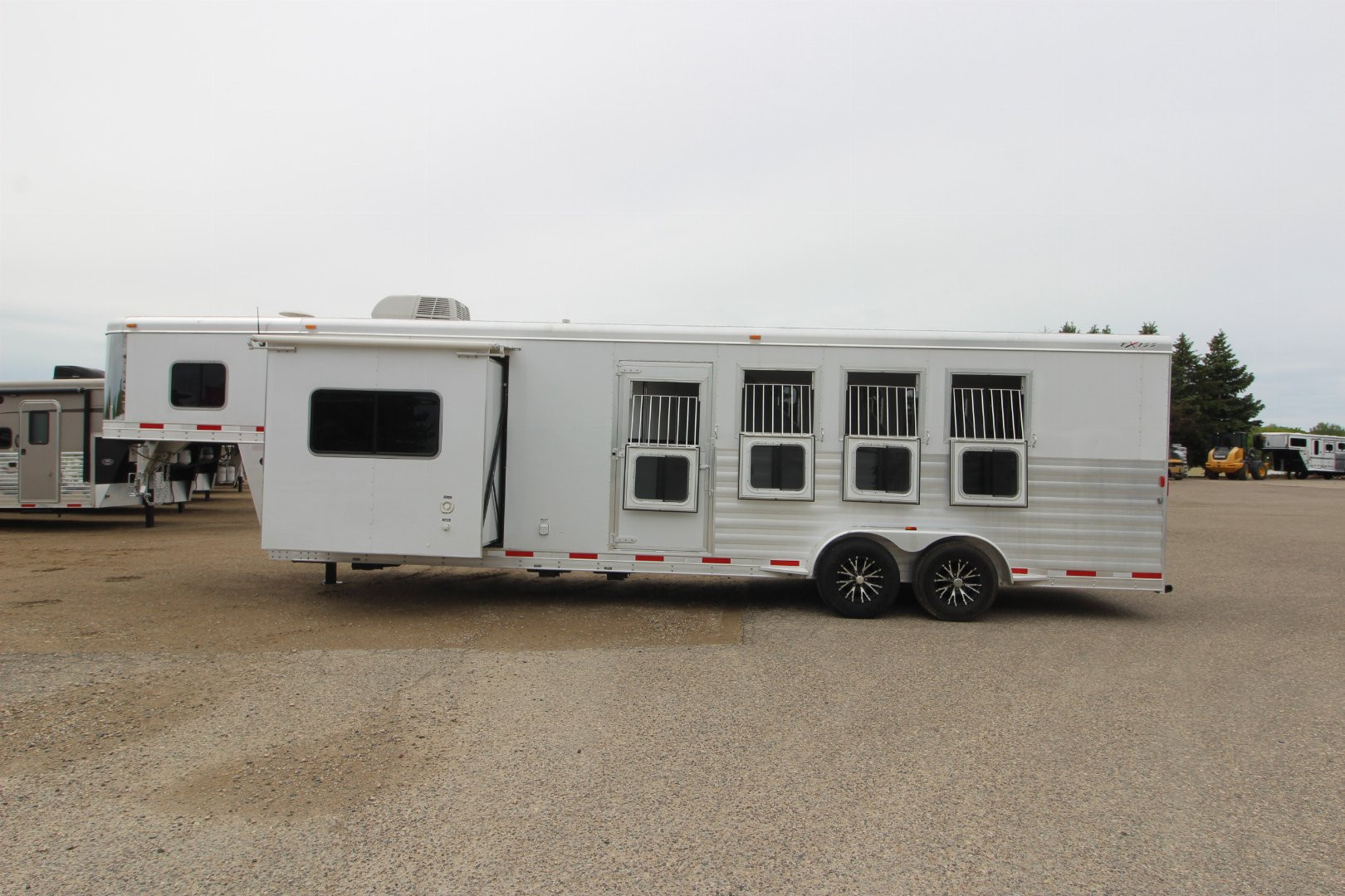 Used 2015 Exiss Trailers 4HR 10' LQ Slide Horse Trailer