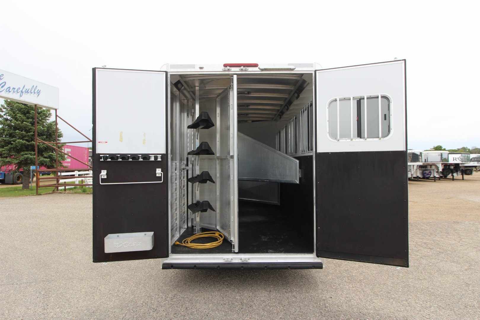 Used 2015 Exiss Trailers 4HR 10' LQ Slide Horse Trailer