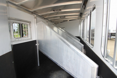 Used 2015 Exiss Trailers 4HR 10' LQ Slide Horse Trailer