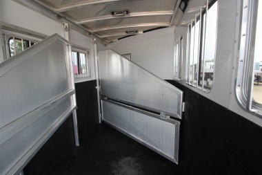 Used 2015 Exiss Trailers 4HR 10' LQ Slide Horse Trailer