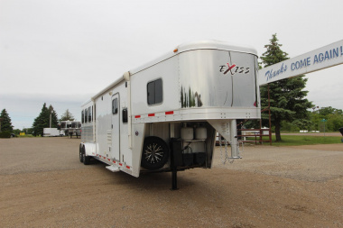 Used 2015 Exiss Trailers 4HR 10' LQ Slide Horse Trailer