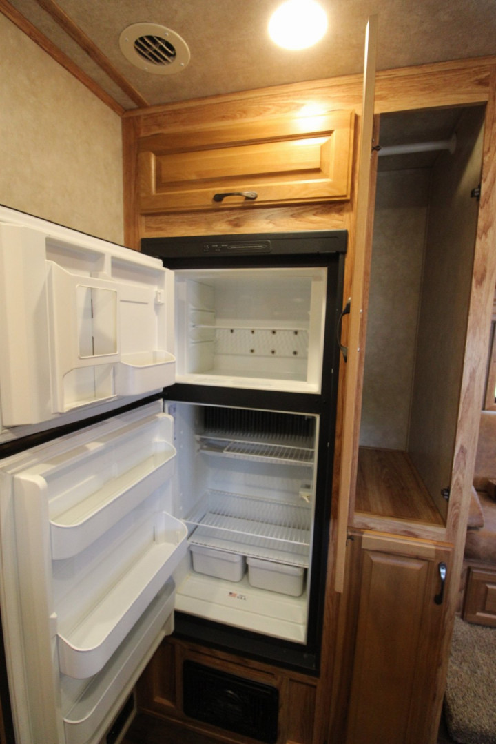 Used 2016 Bison Trailers 3HR 13' LQ Horse Trailer