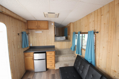 Used 2005 Featherlite Trailers 3HR Weekender Horse Trailer