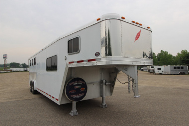 Used 2005 Featherlite Trailers 3HR Weekender Horse Trailer