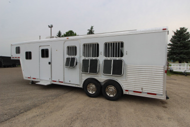 Used 2005 Featherlite Trailers 3HR Weekender Horse Trailer