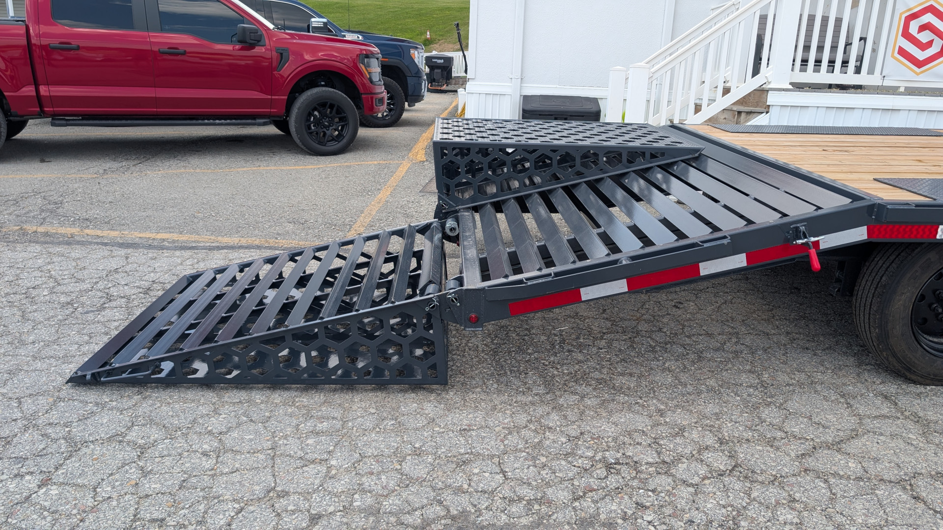 New 2025 Belmont 20+4 Deckover Gooseneck w/ Full Width Wedge Ramps