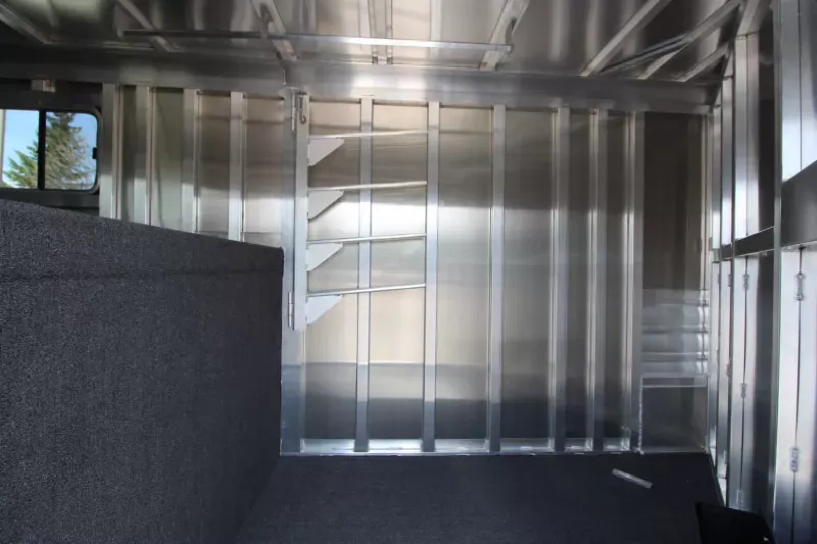 New 2025 Featherlite 2 Horse Gooseneck Trailer