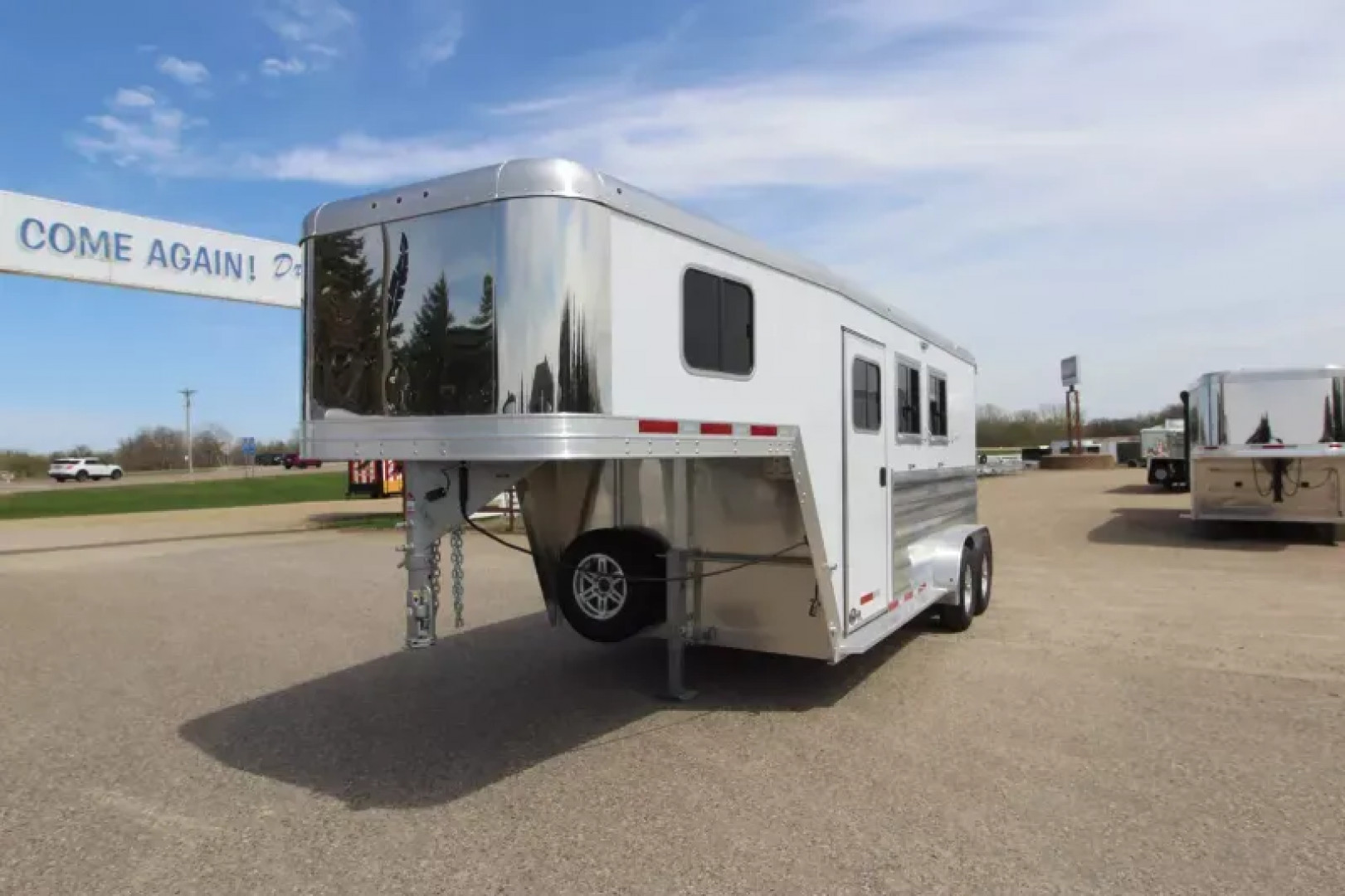New 2025 Featherlite 2 Horse Gooseneck Trailer