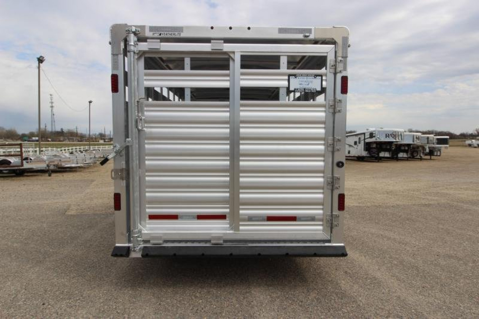 New 2025 Featherlite 8127 20' Stock / Stock Combo Trailer